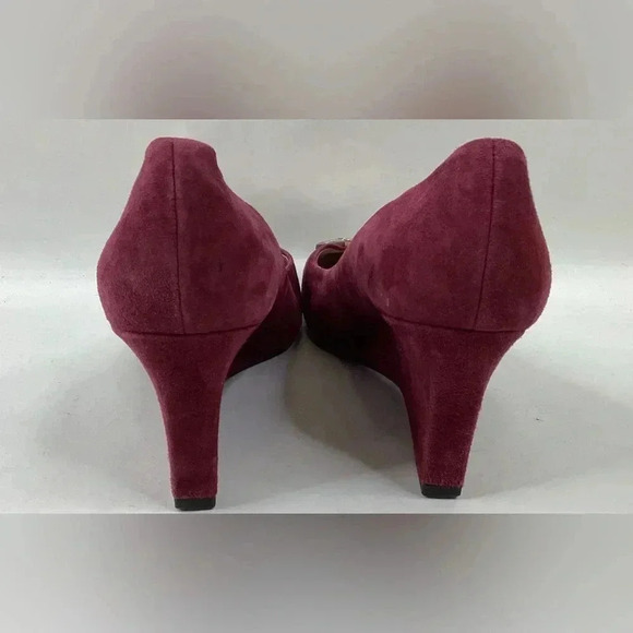 TORY BURCH LUNA EMBELLISHED SUEDE MEDALLION WEDGE HEEL PUMPS SZ 7M - Picture 6 of 15